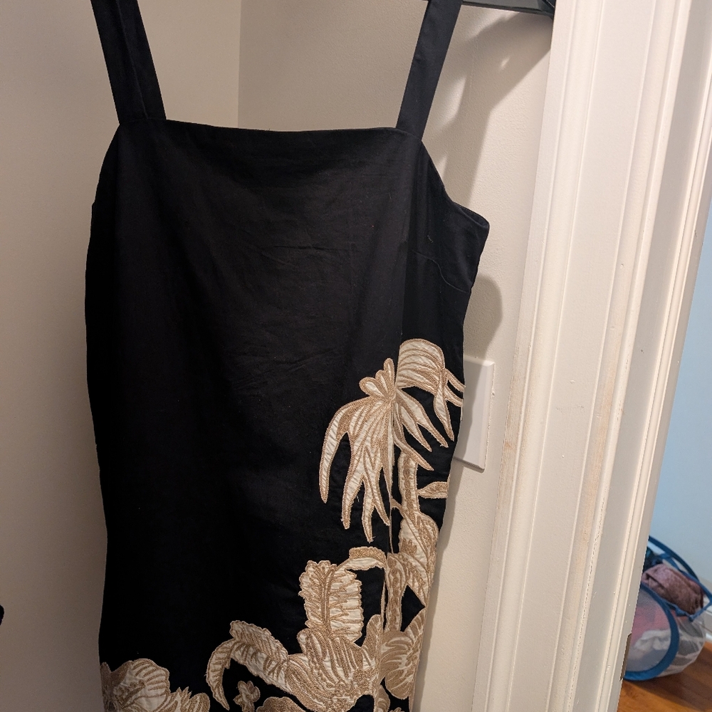 New With Tags- Size Small Banana Republic Black and Cream Embroidered Dress